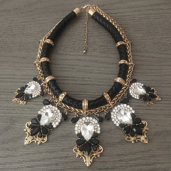 5 FOR $25⭐️FALL CLEARANCE ⭐️The Statement Necklace - Picture 3 of 6